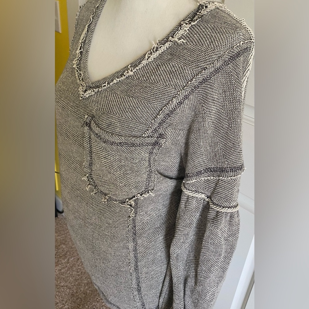 Mustard Seed Cool & Casual Long sleeve pullover textured Tunic S black/white